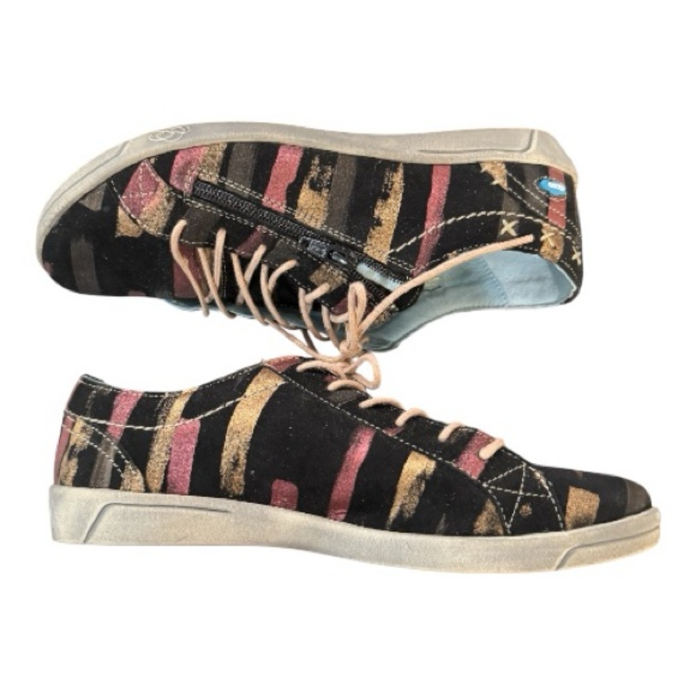 CLOUD sneakers in black, gold, purple metallic , size 8